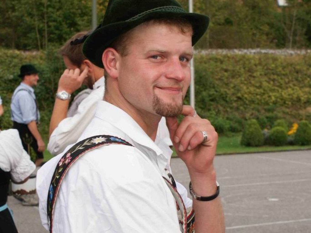 Dirndl &amp; Lederhosenturnier